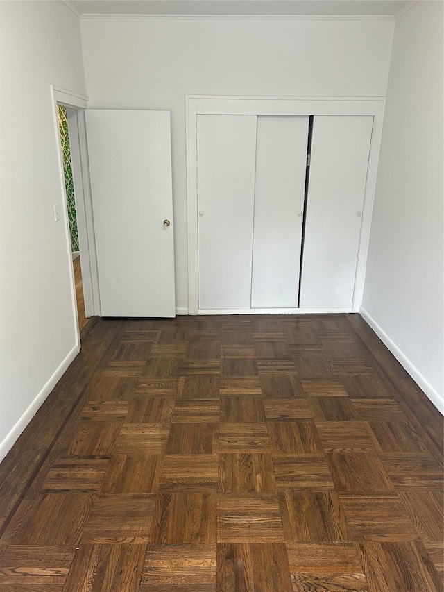 unfurnished bedroom with baseboards and a closet