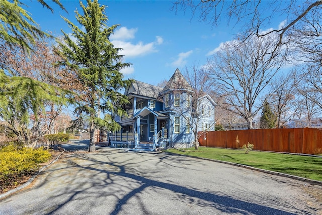 view of front of property with a fenced front yard and a front yard