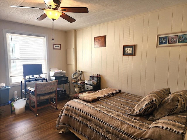 bedroom featuring dark wood finished floors, a textured ceiling, and ceiling fan