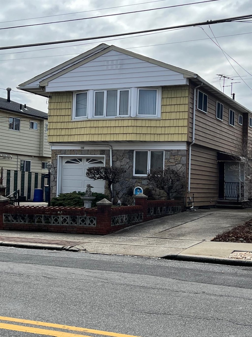 view of front of property featuring stone siding