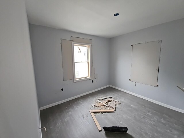 29 N 10th Ave, Mount Vernon, NY 10550 - unfurnished room with baseboards