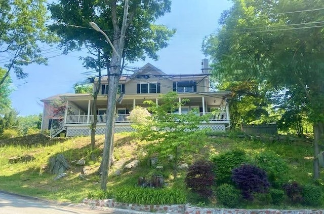 view of front facade featuring a porch