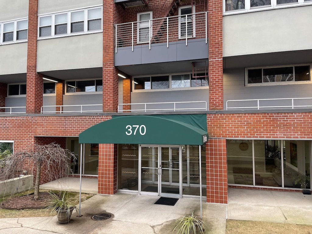 370 Westchester Ave Unit 3K, Port Chester, NY 10573 - view of building exterior