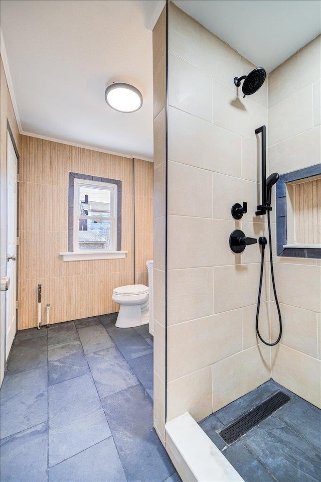 full bath featuring visible vents, toilet, and tiled shower