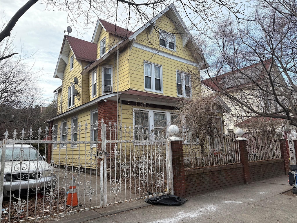 view of side of home featuring a fenced front yard