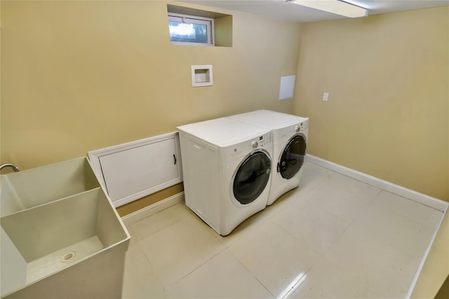 laundry area featuring laundry area, independent washer and dryer, baseboards, and light tile patterned flooring