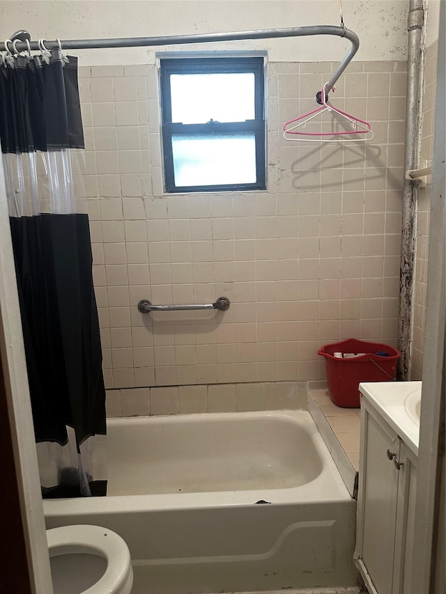 full bath with shower / tub combo, vanity, and toilet