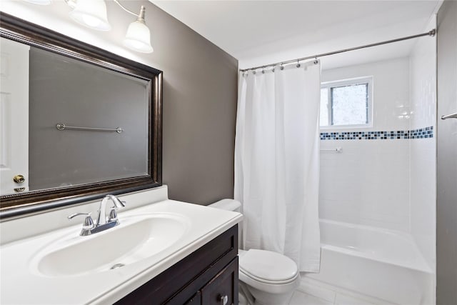 full bath featuring toilet, vanity, and shower / bath combo