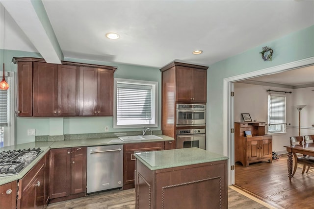 kitchen featuring a sink, appliances with stainless steel finishes, recessed lighting, and light wood finished floors