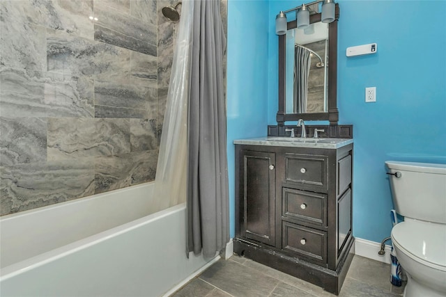 bathroom with vanity, toilet, shower / bathtub combination with curtain, and baseboards