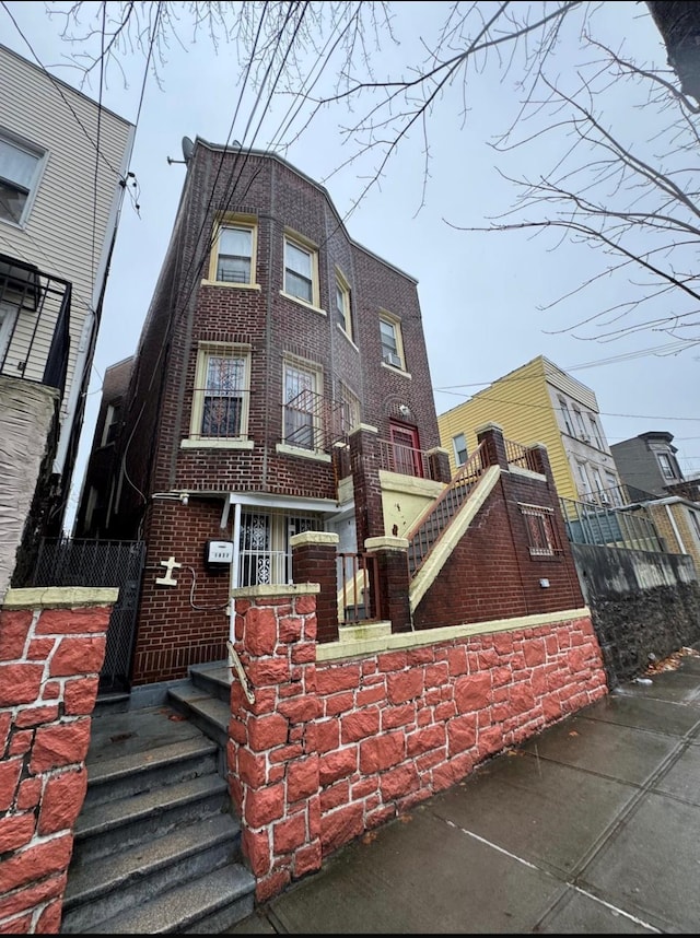 view of front of property featuring brick siding