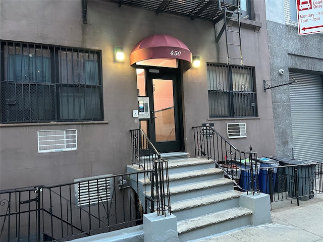 view of exterior entry featuring stucco siding