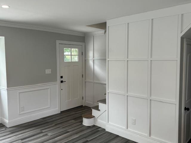 entryway with a decorative wall, recessed lighting, dark wood-style flooring, wainscoting, and crown molding