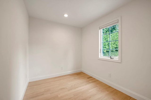 unfurnished room featuring light wood-style floors, recessed lighting, and baseboards