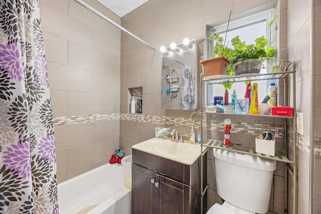 full bath with shower / tub combo with curtain, tile walls, decorative backsplash, toilet, and vanity