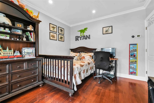 bedroom featuring recessed lighting, baseboards, dark wood-type flooring, and crown molding