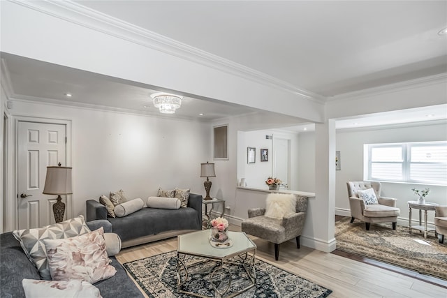 living area featuring baseboards, ornamental molding, recessed lighting, and light wood-style floors