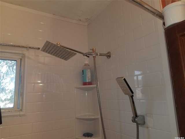 bathroom with a healthy amount of sunlight and tiled shower