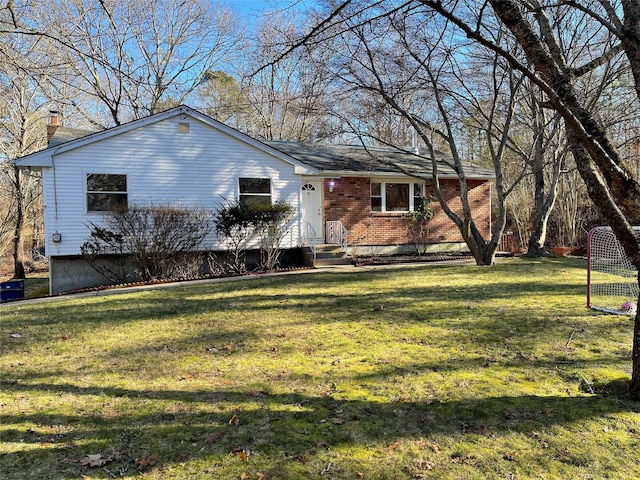 view of front of property featuring brick siding and a front lawn