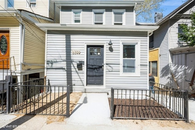 entrance to property with fence