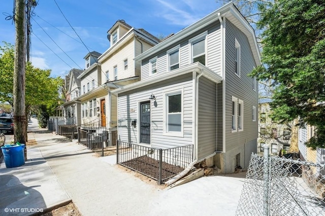 view of front facade with fence