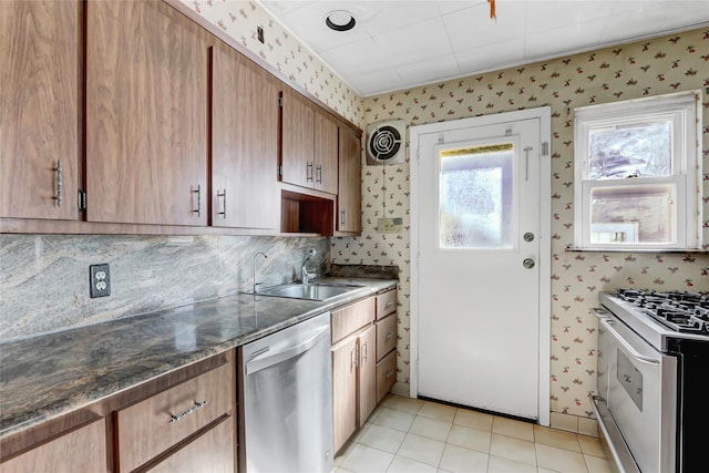 kitchen featuring visible vents, wallpapered walls, a sink, gas range oven, and dishwasher