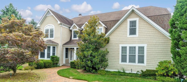 view of front of property featuring a shingled roof