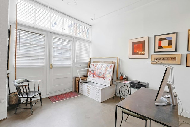 sitting room featuring concrete floors