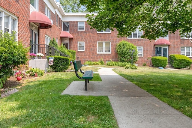 view of home's community featuring a yard