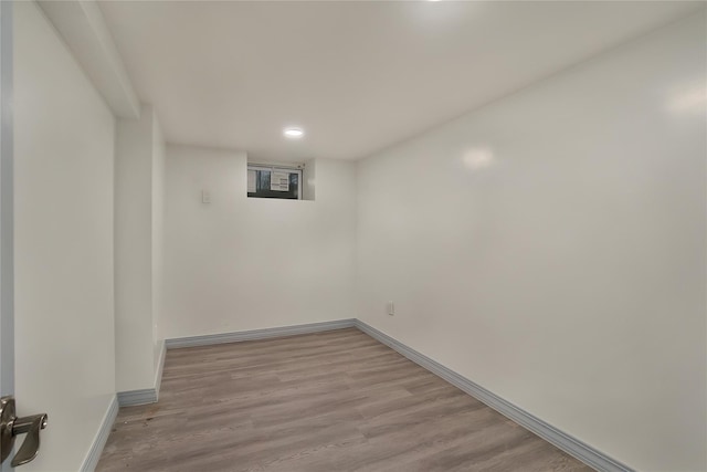 finished basement with light wood-type flooring, baseboards, and recessed lighting