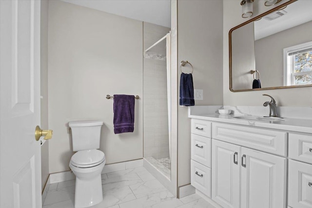 full bath featuring baseboards, visible vents, tiled shower, toilet, and marble finish floor