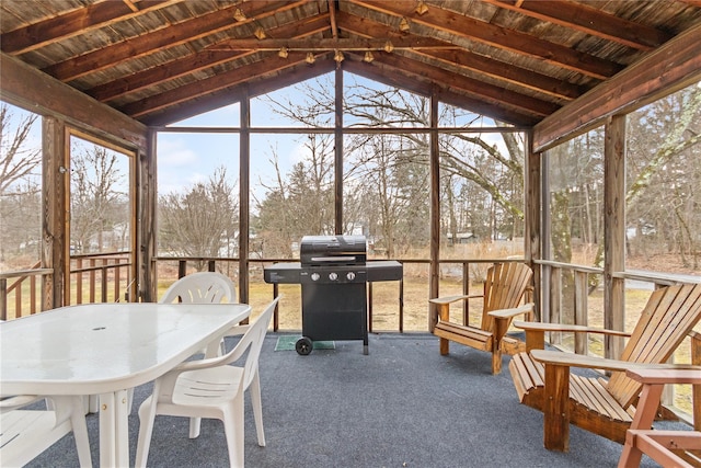 sunroom with lofted ceiling