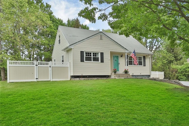 view of front of house featuring a front lawn, fence, and a gate