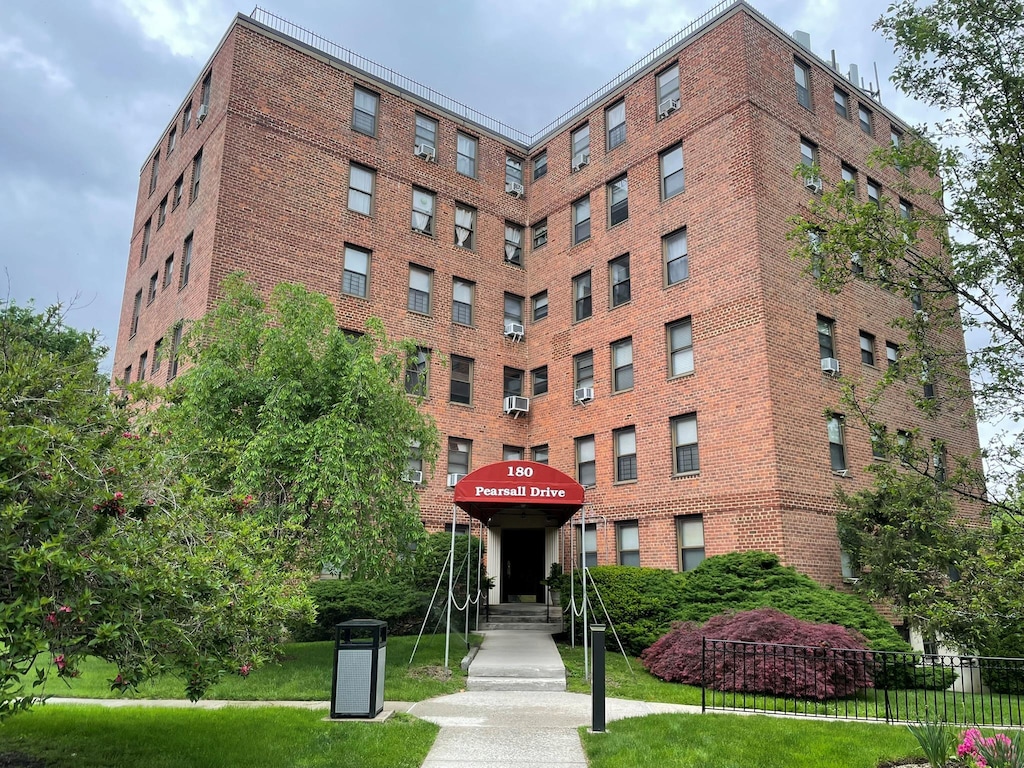 180 Pearsall Dr Unit 5B, Mount Vernon, NY 10552 - photo 1