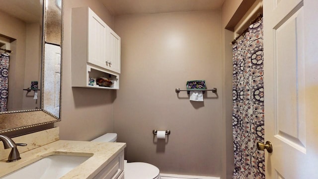 full bathroom featuring curtained shower, toilet, baseboard heating, and vanity