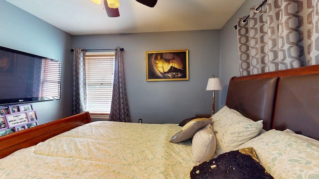 bedroom with a ceiling fan