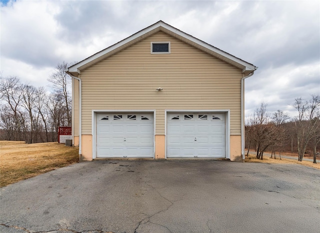 view of detached garage