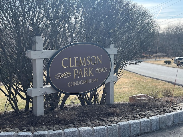 27 Sycamore Dr Bldg 2A, Middletown, NY 10940 - view of community sign