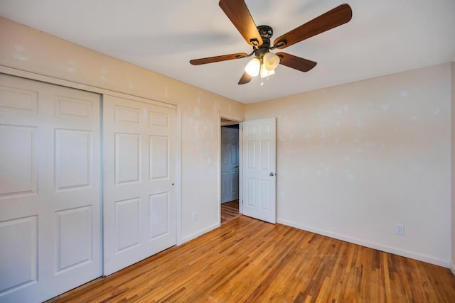 unfurnished bedroom with light wood finished floors, ceiling fan, a closet, and baseboards