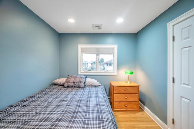 bedroom with recessed lighting, light wood-style flooring, visible vents, and baseboards