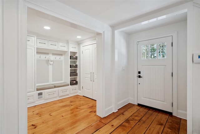 entryway featuring visible vents, light wood-style flooring, recessed lighting, and baseboards