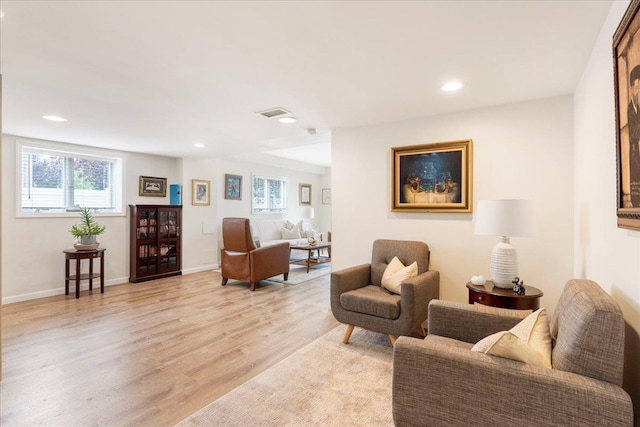 living area featuring light wood finished floors, visible vents, recessed lighting, and baseboards