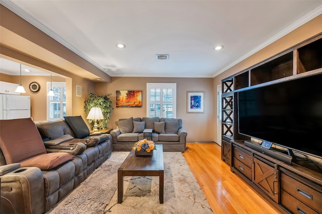 living area with crown molding, light wood-style flooring, recessed lighting, and visible vents