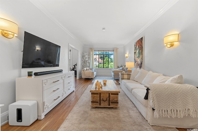 living room with baseboards, light wood-style flooring, and crown molding