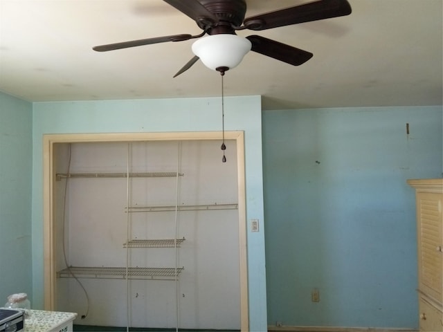 unfurnished bedroom featuring a closet and ceiling fan