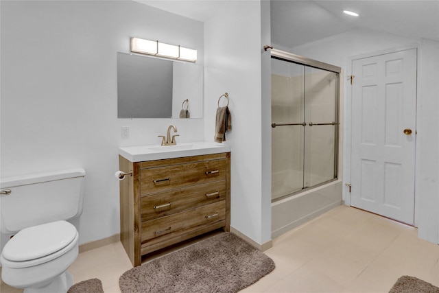 full bath with combined bath / shower with glass door, baseboards, toilet, and vanity