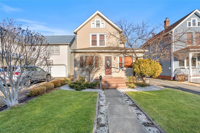 view of front of property featuring a front yard