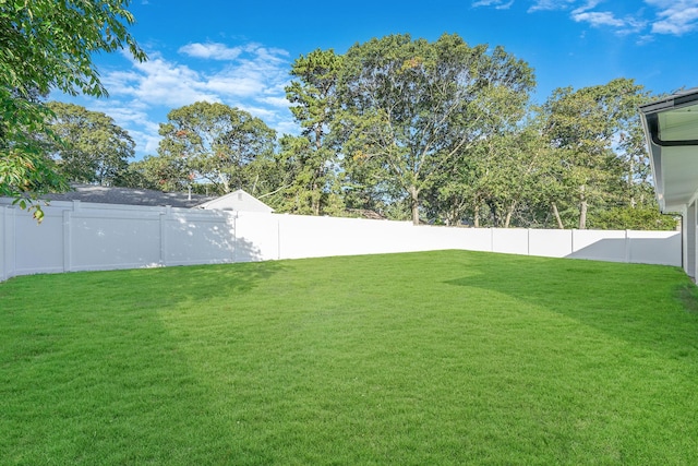 view of yard featuring a fenced backyard