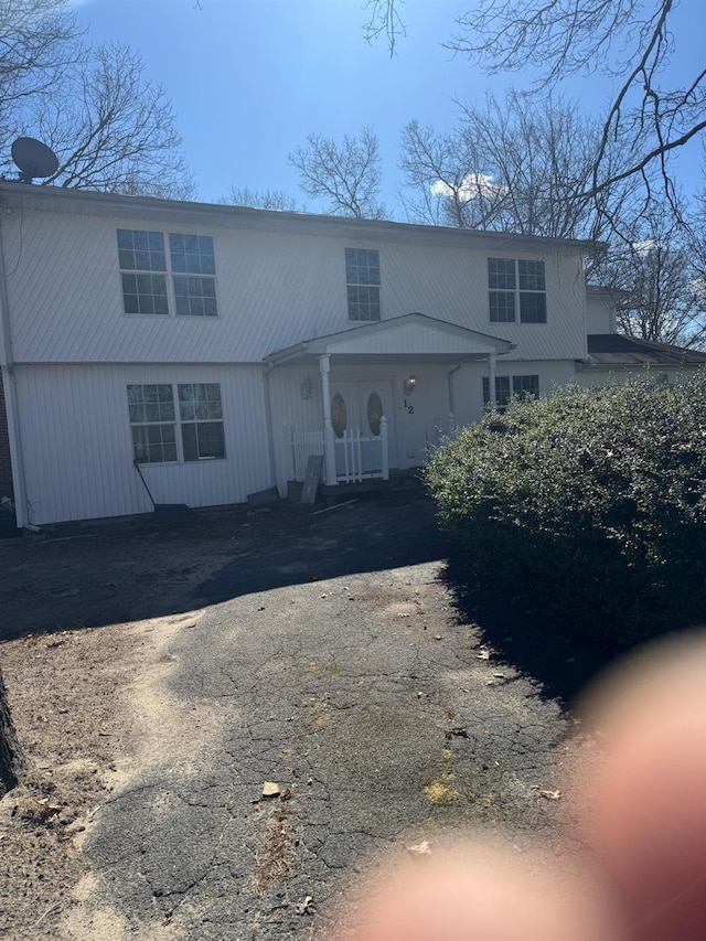 view of front of property with aphalt driveway