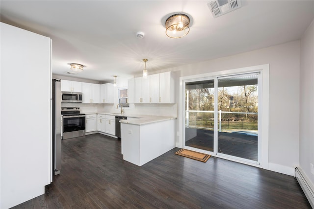 kitchen featuring visible vents, stainless steel appliances, a peninsula, light countertops, and baseboard heating